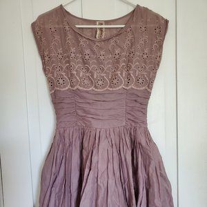Free People Rose Garden Mauve Embroidered Dress Size 0 EXCELLENT Condition